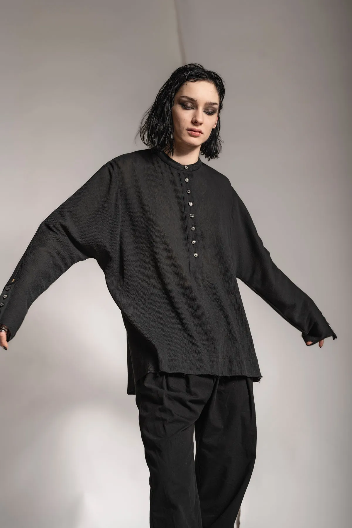 eigensinnig wien | Curie | Hochwertige Designer Seidenbluse für Damen in Schwarz