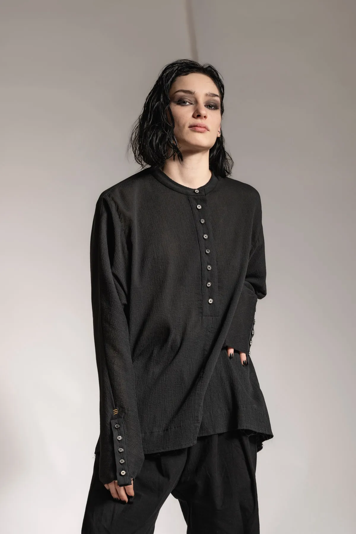 eigensinnig wien | Curie | Hochwertige Designer Seidenbluse für Damen in Schwarz