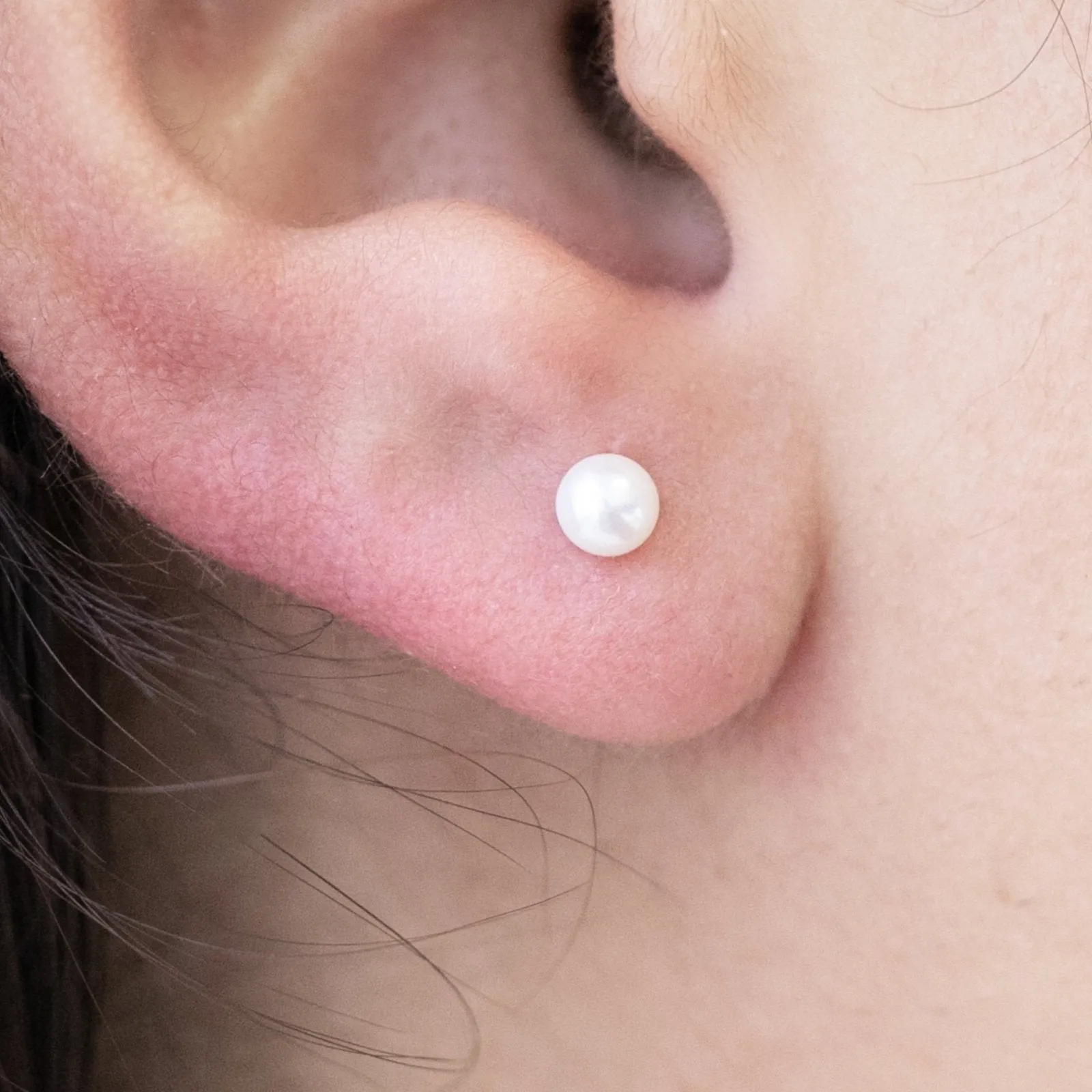 Pearl Flat Back Stud Earring